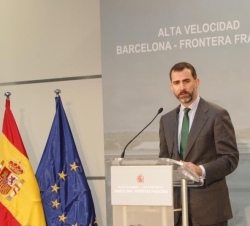 Don Felipe durante su intervención en la estación de Girona